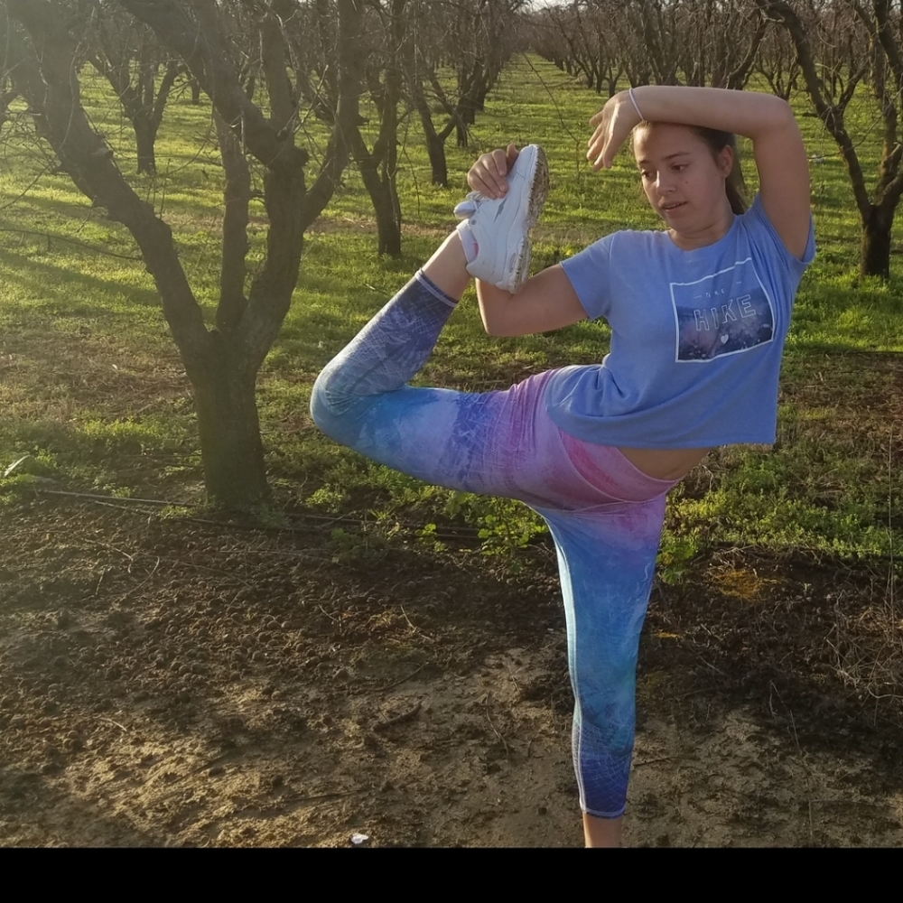 Women's colorful yoga pants. 💕💜